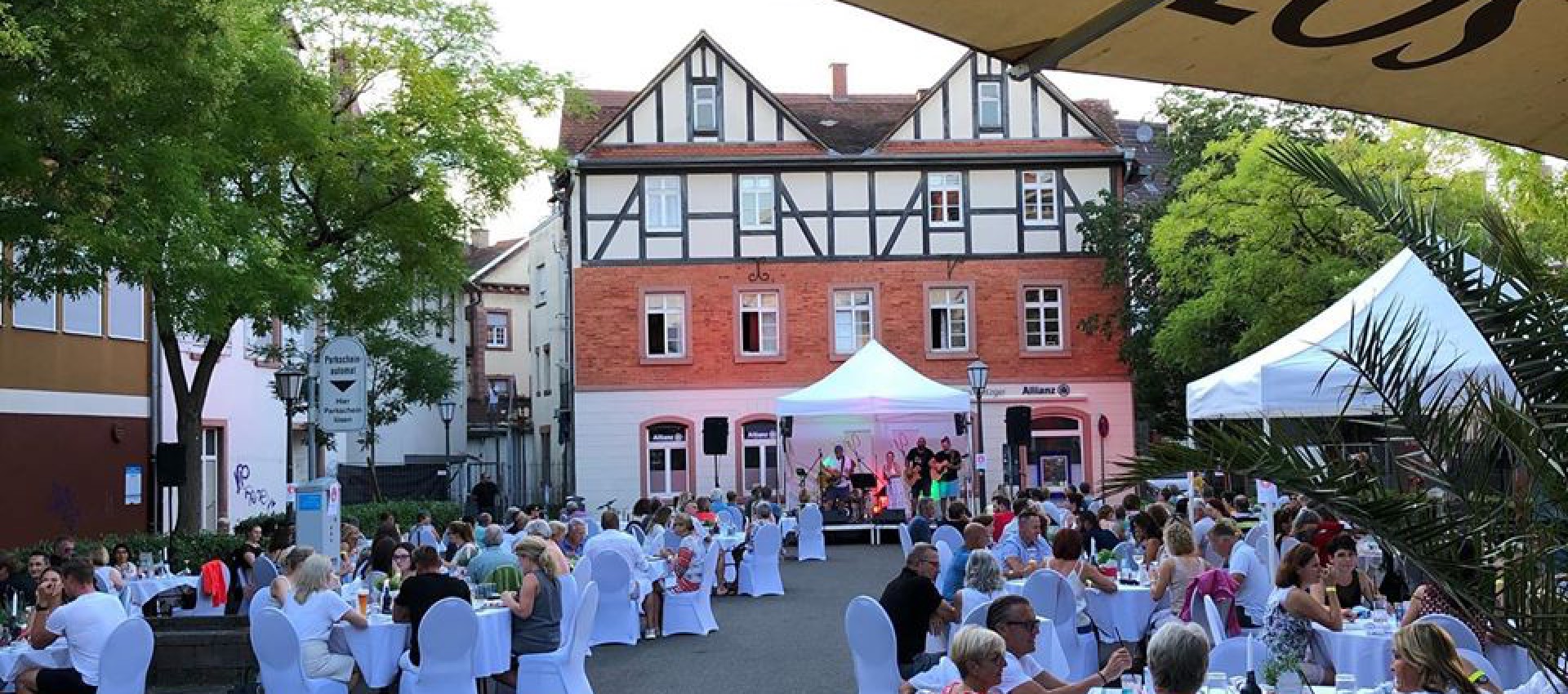 Die Lahrer Musiknacht auf dem Lahrer Rossplatz.